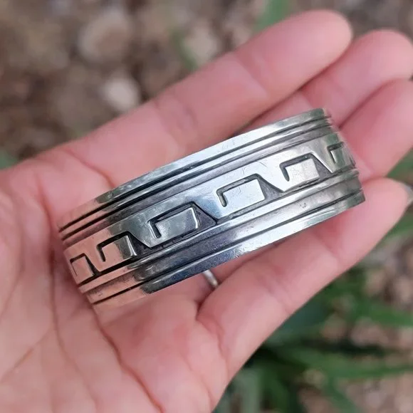Outstanding vintage Native American handmade 925 sterling silver engraved water